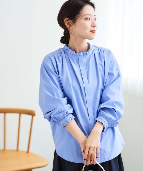 le.coeur blanc（ルクールブラン）の「フリルカラーギャザーブラウス（シャツ/ブラウス・レディース・ブルー系その他2/オフホワイト/ブルー・38）」の3枚目の写真