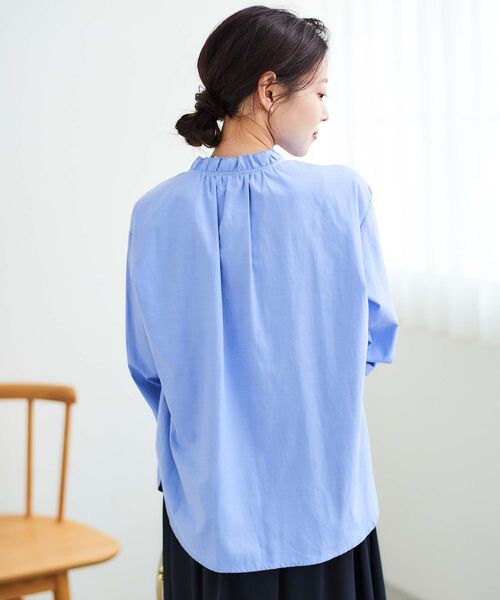 le.coeur blanc（ルクールブラン）の「フリルカラーギャザーブラウス（シャツ/ブラウス・レディース・ブルー系その他2/オフホワイト/ブルー・38）」の7枚目の写真