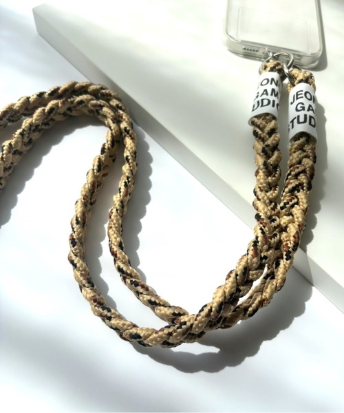 lit.Cy（リットシー）の「MIXカラー ロープ あみあみ スマホショルダー ストラップ（スマホグッズ・レディース・レッド/ブラックミックス/ベージュ/パープル/イエロー/ブラック/オフホワイト/ブルー/オレンジ/グレー/グリーン×ピンク・FREE）」の5枚目の写真