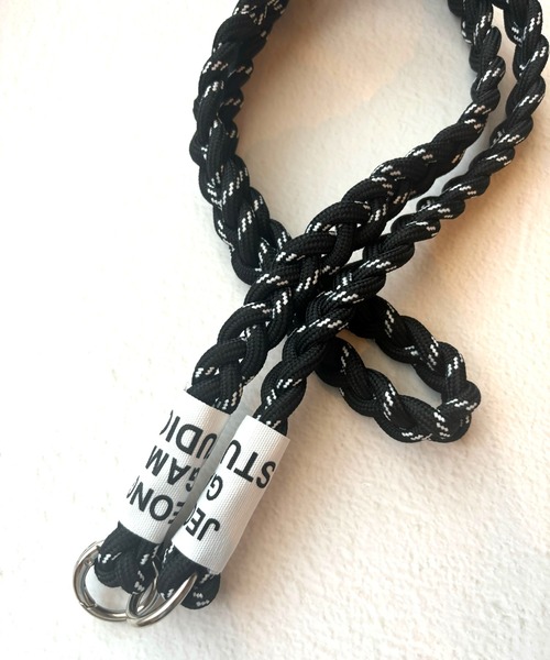 lit.Cy（リットシー）の「MIXカラー ロープ あみあみ スマホショルダー ストラップ（スマホグッズ・レディース・レッド/ブラックミックス/ベージュ/パープル/イエロー/ブラック/オフホワイト/ブルー/オレンジ/グレー/グリーン×ピンク・FREE）」の3枚目の写真