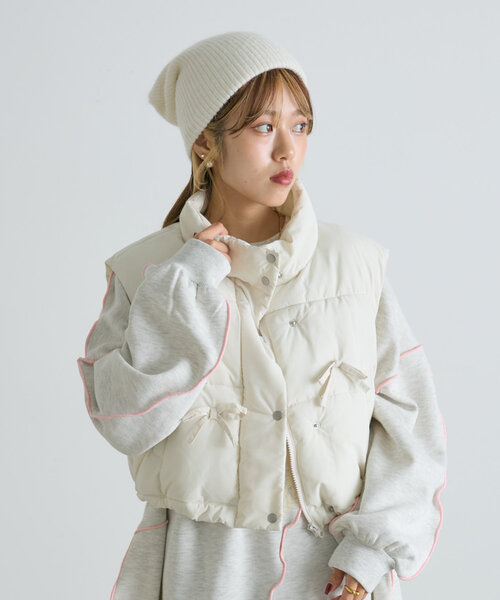 w closet(ダブルクローゼット)の「リボン中綿ベスト(ベスト・レディース・ブラウン/ブラック/アイボリー・FREE)」の1枚目の写真