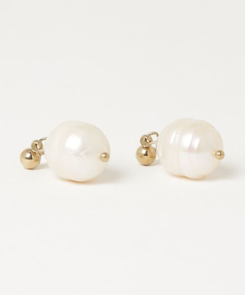 AKEL（アケル）の「【AKEL】アケル/ 淡水パールラインピアス（両耳セット）/金属アレルギー対応ピアス（サージカルステンレス）（ピアス（両耳用）・レディース・ゴールド/シルバー・FREE）」の4枚目の写真