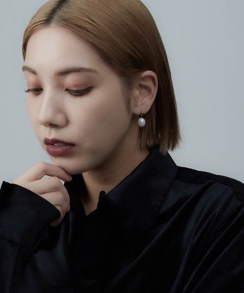 AKEL（アケル）の「【AKEL】アケル/ 淡水パールラインピアス（両耳セット）/金属アレルギー対応ピアス（サージカルステンレス）（ピアス（両耳用）・レディース・ゴールド/シルバー・FREE）」の3枚目の写真