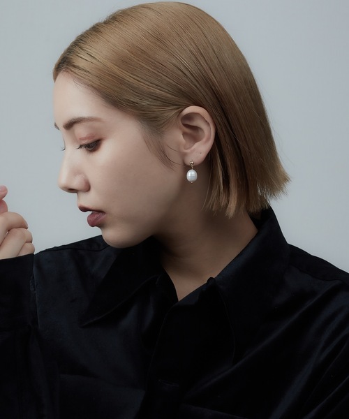 AKEL（アケル）の「【AKEL】アケル/ 淡水パールラインピアス（両耳セット）/金属アレルギー対応ピアス（サージカルステンレス）（ピアス（両耳用）・レディース・ゴールド/シルバー・FREE）」の6枚目の写真