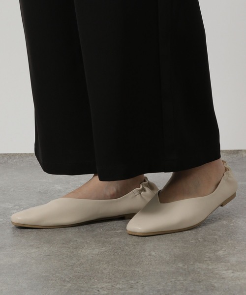 LAKOLE（ラコレ）の「【卒入式／オケージョンにも】スクエアギャザーフラットパンプス / 286480（パンプス・レディース・ブラック/オフホワイト/シルバー/イエロー・SMALL/MEDIUM/LARGE）」の12枚目の写真