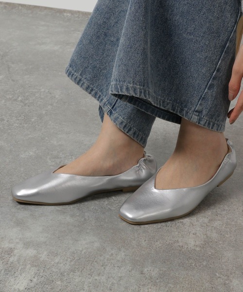 LAKOLE（ラコレ）の「【卒入式／オケージョンにも】スクエアギャザーフラットパンプス / 286480（パンプス・レディース・ブラック/オフホワイト/シルバー/イエロー・SMALL/MEDIUM/LARGE）」の11枚目の写真