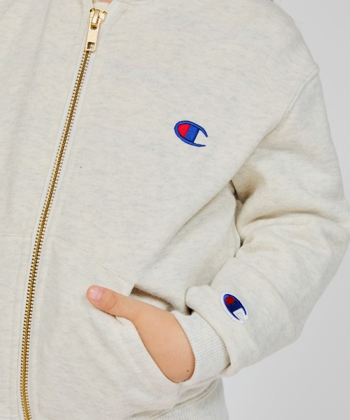 Champion(チャンピオン)の「【Champion/チャンピオン】キッズ ベーシック ジップフーデッドスウェットシャツ(パーカー・キッズ・オートミール・150/120/130/140/160/100/110)」の4枚目の写真