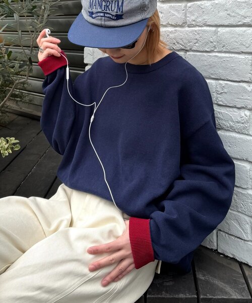 CIAOPANIC TYPY（チャオパニックティピー）の「【洗えるニット】ユニセックス/袖配色/ビックシルエットロンTeeライクニット（ニット/セーター・レディース・スカイブルー/ブラック/イエロー/レッド/ライトグレー/チャコールグレー/ホワイト系その他/バーガンディー/イエロー系その他/アイボリー/グレー系その他/ブラック系その他/ブルー系その他/ネイビー/ブルー/ブラウン・SMALL/X-LARGE/LARGE/MEDIUM）」の10枚目の写真