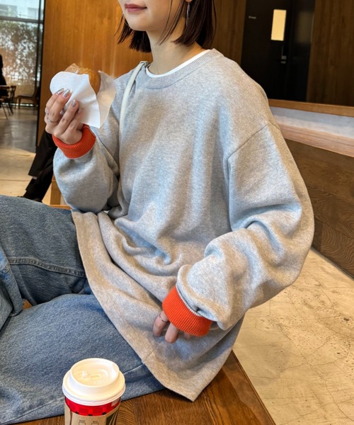 CIAOPANIC TYPY（チャオパニックティピー）の「【洗えるニット】ユニセックス/袖配色/ビックシルエットロンTeeライクニット（ニット/セーター・レディース・スカイブルー/ブラック/イエロー/レッド/ライトグレー/チャコールグレー/ホワイト系その他/バーガンディー/イエロー系その他/アイボリー/グレー系その他/ブラック系その他/ブルー系その他/ネイビー/ブルー/ブラウン・SMALL/X-LARGE/LARGE/MEDIUM）」の17枚目の写真