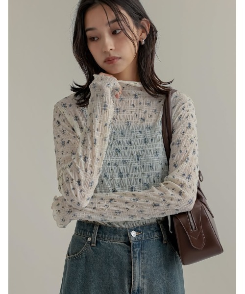 Re:EDIT（リエディ）の「[2025SS COLLECTION]スモッキングリバティレースフラワー柄ハイネックトップス（Tシャツ/カットソー・レディース・アイボリー・MEDIUM）」の11枚目の写真