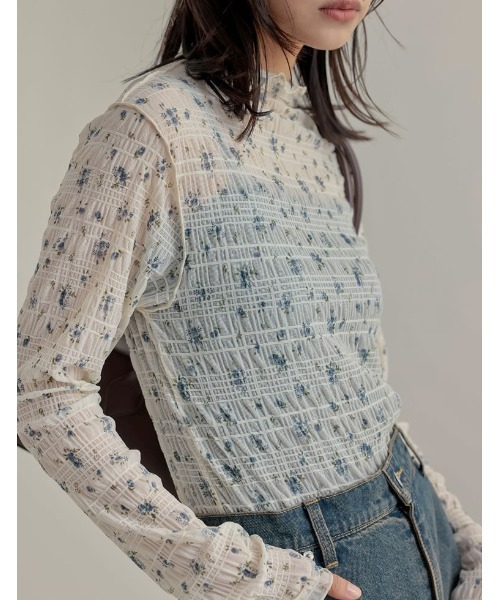 Re:EDIT（リエディ）の「[2025SS COLLECTION]スモッキングリバティレースフラワー柄ハイネックトップス（Tシャツ/カットソー・レディース・アイボリー・MEDIUM）」の8枚目の写真