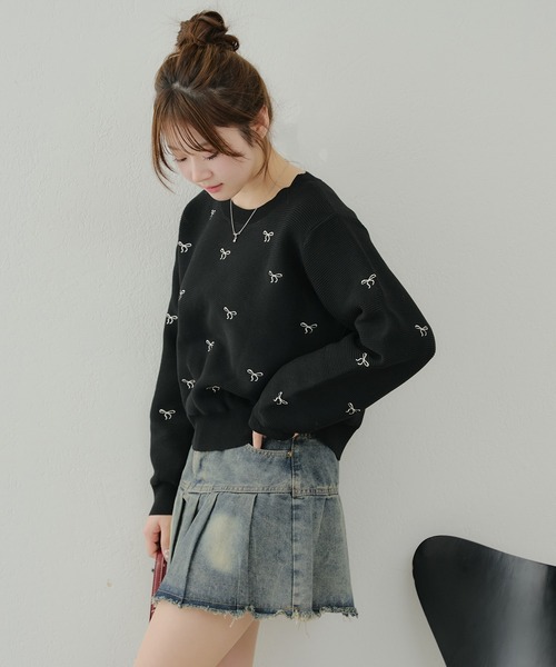 continuer de NICE CLAUP(コンティニューデナイスクラップ)の「リボン刺繍ニット(ニット/セーター・レディース・ブラック/アイボリー/サックスブルー・FREE)」の3枚目の写真