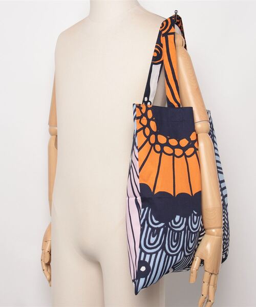 marimekko(マリメッコ)の「Siirtolapuutarha / tote bag 43X44(トートバッグ・レディース・マルチ・FREE)」の12枚目の写真
