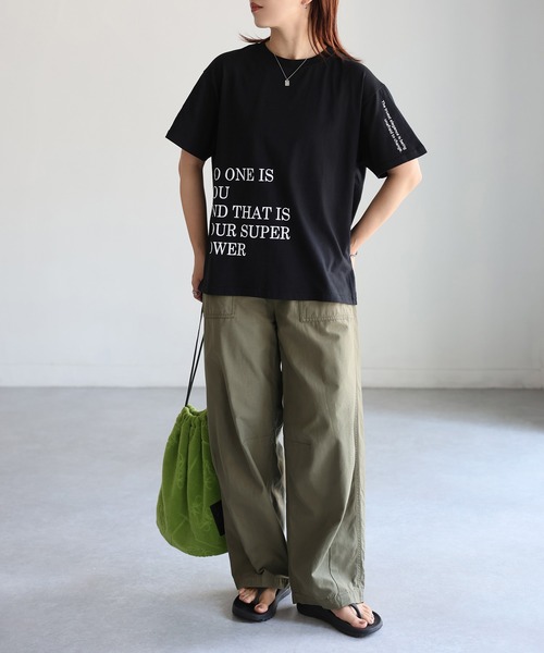 Riberry(リベリー)の「袖ロゴ半袖Tシャツ(Tシャツ/カットソー・レディース・ブラック×ホワイト/ベージュ系/ホワイト×ブラック/ホワイト×ゴールド/ホワイト×ピンク/ホワイト×シルバー/ブラック×シルバー・FREE)」の5枚目の写真
