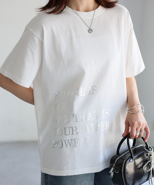 Riberry(リベリー)の「袖ロゴ半袖Tシャツ(Tシャツ/カットソー・レディース・ブラック×ホワイト/ベージュ系/ホワイト×ブラック/ホワイト×ゴールド/ホワイト×ピンク/ホワイト×シルバー/ブラック×シルバー・FREE)」の4枚目の写真
