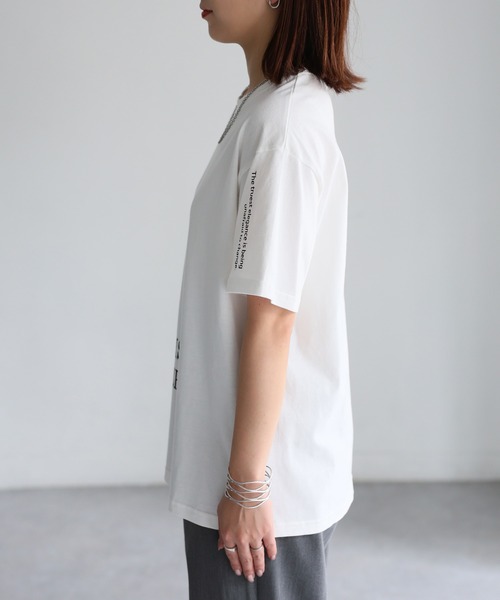 Riberry(リベリー)の「袖ロゴ半袖Tシャツ(Tシャツ/カットソー・レディース・ブラック×ホワイト/ベージュ系/ホワイト×ブラック/ホワイト×ゴールド/ホワイト×ピンク/ホワイト×シルバー/ブラック×シルバー・FREE)」の9枚目の写真