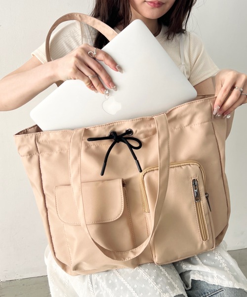 wears（ウェアーズ）の「10色展開【A4収納可／詳細動画付き】大容量 軽量 多収納トートバッグ ナイロン巾着バッグ（トートバッグ・レディース・ブラック/アイボリー/カーキ/ネイビー/チャコールグレー/ホワイト系その他/ライトブルー/ベージュ/イエロー/ピンク・FREE）」の5枚目の写真