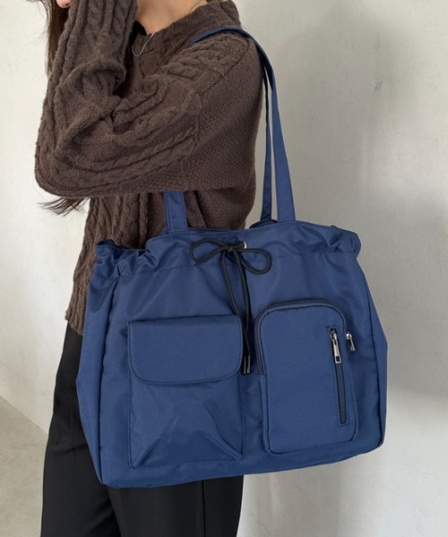 wears（ウェアーズ）の「10色展開【A4収納可／詳細動画付き】大容量 軽量 多収納トートバッグ ナイロン巾着バッグ（トートバッグ・レディース・ブラック/アイボリー/カーキ/ネイビー/チャコールグレー/ホワイト系その他/ライトブルー/ベージュ/イエロー/ピンク・FREE）」の8枚目の写真