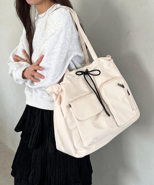 wears（ウェアーズ）の「10色展開【A4収納可／詳細動画付き】大容量 軽量 多収納トートバッグ ナイロン巾着バッグ（トートバッグ・レディース・ブラック/アイボリー/カーキ/ネイビー/チャコールグレー/ホワイト系その他/ライトブルー/ベージュ/イエロー/ピンク・FREE）」の17枚目の写真