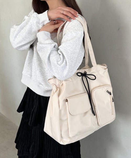 wears（ウェアーズ）の「10色展開【A4収納可／詳細動画付き】大容量 軽量 多収納トートバッグ ナイロン巾着バッグ（トートバッグ・レディース・ブラック/アイボリー/カーキ/ネイビー/チャコールグレー/ホワイト系その他/ライトブルー/ベージュ/イエロー/ピンク・FREE）」の18枚目の写真