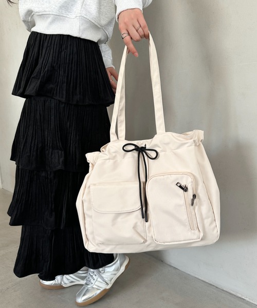 wears（ウェアーズ）の「10色展開【A4収納可／詳細動画付き】大容量 軽量 多収納トートバッグ ナイロン巾着バッグ（トートバッグ・レディース・ブラック/アイボリー/カーキ/ネイビー/チャコールグレー/ホワイト系その他/ライトブルー/ベージュ/イエロー/ピンク・FREE）」の21枚目の写真