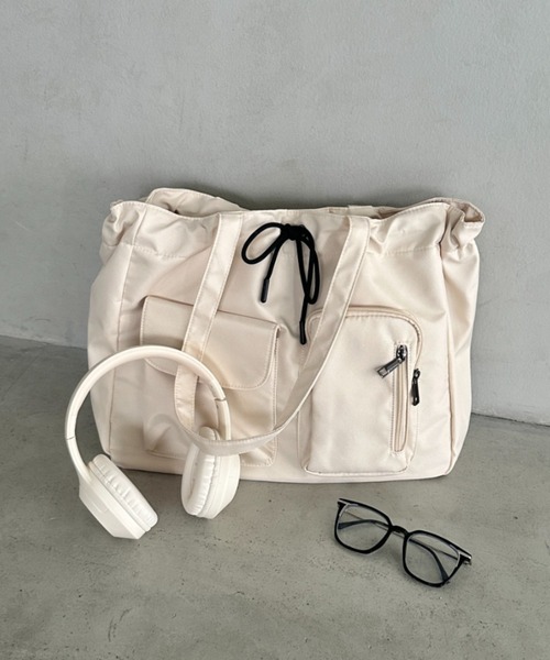 wears（ウェアーズ）の「10色展開【A4収納可／詳細動画付き】大容量 軽量 多収納トートバッグ ナイロン巾着バッグ（トートバッグ・レディース・ブラック/アイボリー/カーキ/ネイビー/チャコールグレー/ホワイト系その他/ライトブルー/ベージュ/イエロー/ピンク・FREE）」の15枚目の写真