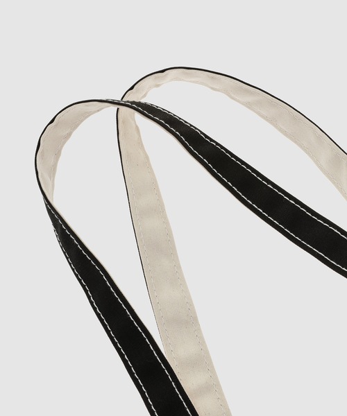 MASU（エムエーエスユー）の「PLEATED TOTE BAG（トートバッグ・メンズ・チャコールグレー/クリーム・ONE SIZE）」の7枚目の写真