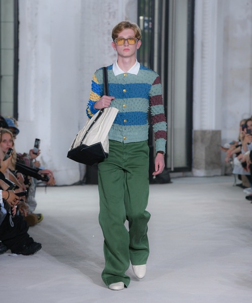 MASU（エムエーエスユー）の「PLEATED TOTE BAG（トートバッグ・メンズ・チャコールグレー/クリーム・ONE SIZE）」の5枚目の写真