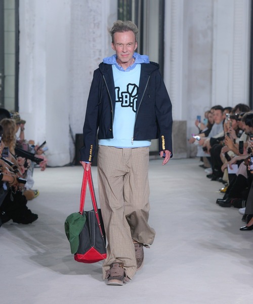 MASU（エムエーエスユー）の「PLEATED TOTE BAG（トートバッグ・メンズ・チャコールグレー/クリーム・ONE SIZE）」の3枚目の写真