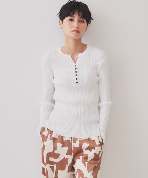 OPAQUE.CLIP（オペークドットクリップ）の「ヘンリーネックリブニット【洗濯機洗い可】（ニット/セーター・レディース・スモーキーグリーン系/ネイビー/ホワイト・38/40/42）」の21枚目の写真