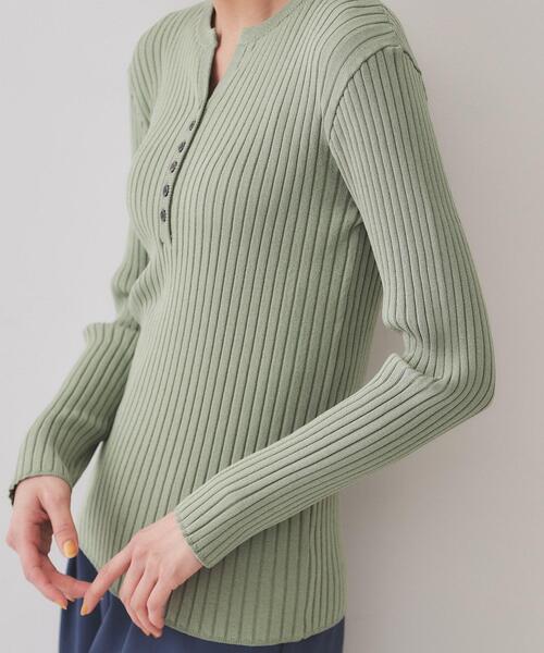 OPAQUE.CLIP（オペークドットクリップ）の「ヘンリーネックリブニット【洗濯機洗い可】（ニット/セーター・レディース・スモーキーグリーン系/ネイビー/ホワイト・38/40/42）」の5枚目の写真