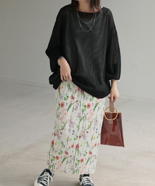 HUG.U(ハグユー)の「花柄プリーツスカート(スカート・レディース・ブラック/ホワイト・FREE)」の12枚目の写真