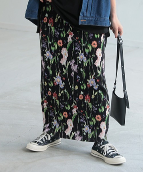 HUG.U(ハグユー)の「花柄プリーツスカート(スカート・レディース・ブラック/ホワイト・FREE)」の16枚目の写真