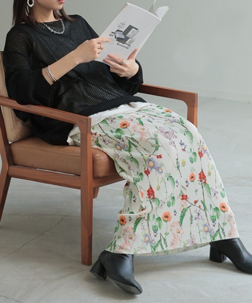 HUG.U(ハグユー)の「花柄プリーツスカート(スカート・レディース・ブラック/ホワイト・FREE)」の11枚目の写真