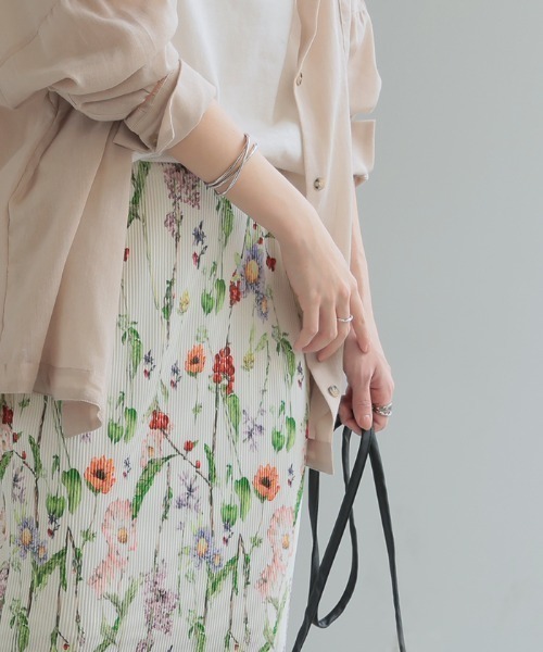 HUG.U(ハグユー)の「花柄プリーツスカート(スカート・レディース・ブラック/ホワイト・FREE)」の13枚目の写真