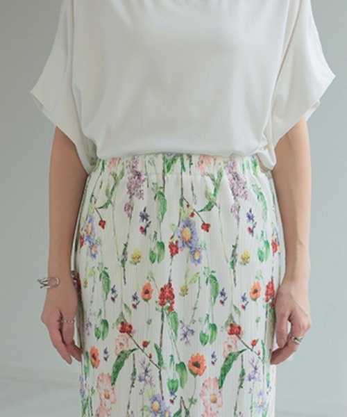 HUG.U(ハグユー)の「花柄プリーツスカート(スカート・レディース・ブラック/ホワイト・FREE)」の7枚目の写真