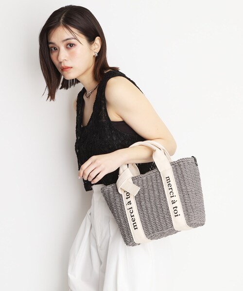 THE SHOP TK (ザ ショップ ティーケー )の「ロゴ雑材バッグ(ショルダーバッグ・レディース・ベージュ系その他2/ベージュ系その他7/チャコール・00)」の4枚目の写真