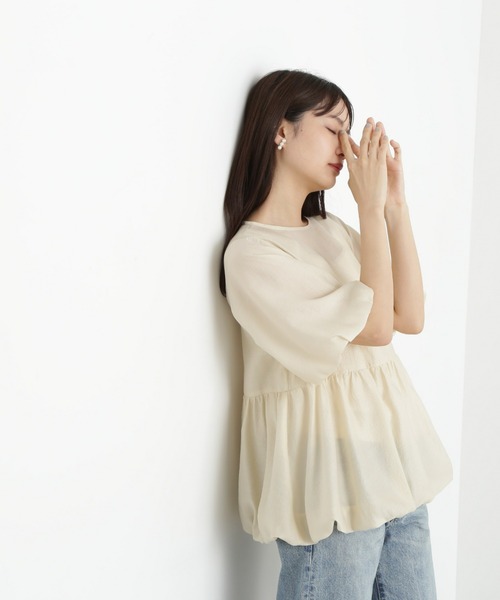 N.(N. Natural Beauty Basic)(エヌエヌナチュラルビューティーベーシック)の「シアーペプラムブラウス(シャツ/ブラウス・レディース・チャコールグレー/ライトグリーン/ベージュ・MEDIUM)」の3枚目の写真