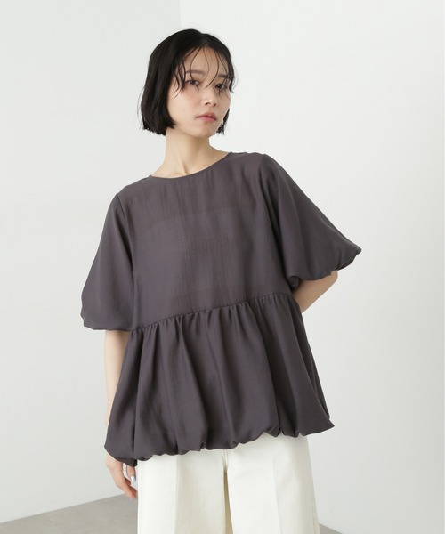 N.(N. Natural Beauty Basic)(エヌエヌナチュラルビューティーベーシック)の「シアーペプラムブラウス(シャツ/ブラウス・レディース・チャコールグレー/ライトグリーン/ベージュ・MEDIUM)」の4枚目の写真