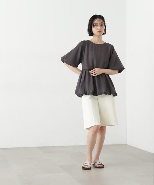 N.(N. Natural Beauty Basic)(エヌエヌナチュラルビューティーベーシック)の「シアーペプラムブラウス(シャツ/ブラウス・レディース・チャコールグレー/ライトグリーン/ベージュ・MEDIUM)」の5枚目の写真