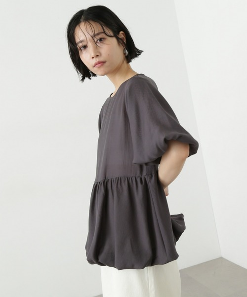 N.(N. Natural Beauty Basic)(エヌエヌナチュラルビューティーベーシック)の「シアーペプラムブラウス(シャツ/ブラウス・レディース・チャコールグレー/ライトグリーン/ベージュ・MEDIUM)」の7枚目の写真