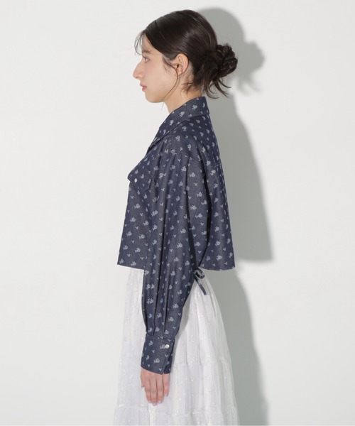 JILL by JILL STUART（ジルバイジルスチュアート）の「◇サイドリボンショート丈シャツ（シャツ/ブラウス・レディース・ブルー/インディゴブルー/ホワイト・FREE）」の16枚目の写真