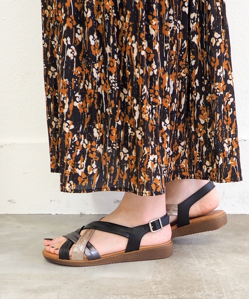 cava cava（サヴァサヴァ）の「ソフトレザーストラップサンダル　3385025（サンダル・レディース・ブラック/ホワイト/ライトグリーン・22.5cm/23cm/23.5cm/24cm/24.5cm）」の16枚目の写真