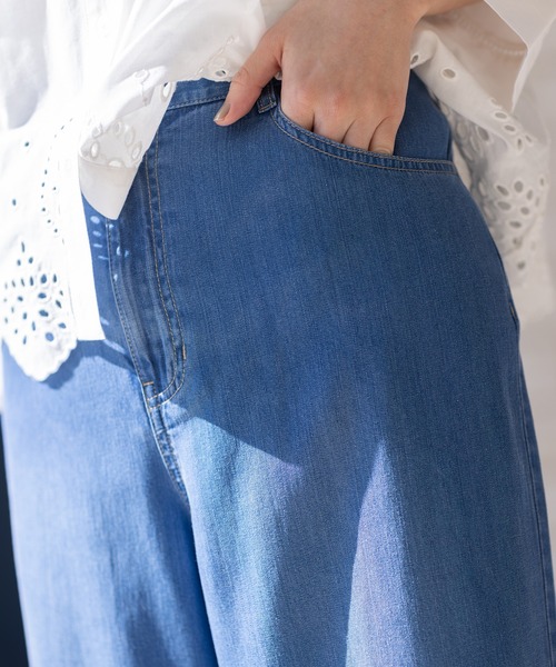 Petit Honfleur（プチオンフルール）の「デニムワイドパンツ（デニムパンツ・レディース・ネイビー/ブルー・70/61/64/67）」の20枚目の写真
