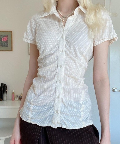 VIBGYOR(ヴィブジョー)の「【LAMPOON】ストライプタイトシャツ(シャツ/ブラウス・レディース・ホワイト・SMALL/MEDIUM/LARGE)」の1枚目の写真