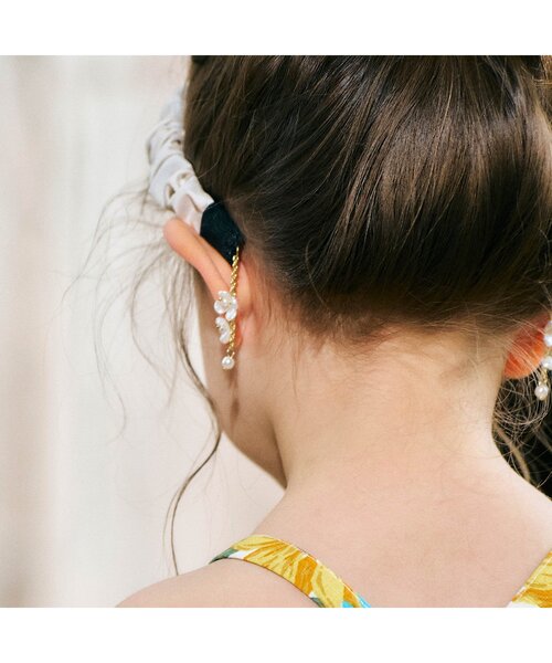 apres les cours(アプレレクール)の「イヤリング付きサテンカチューシャ(カチューシャ・キッズ・アイボリー・FREE)」の7枚目の写真