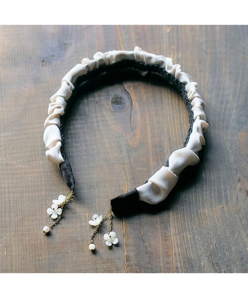 apres les cours(アプレレクール)の「イヤリング付きサテンカチューシャ(カチューシャ・キッズ・アイボリー・FREE)」の8枚目の写真