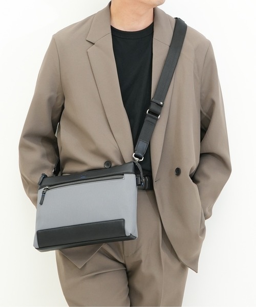 LANVIN en Bleu（ランバンオンブルー）の「【LANVIN en Bleu/ランバン オン ブルー】 バンプ クラッチショルダー小（ショルダーバッグ・メンズ・ネイビー/グレー・FREE）」の2枚目の写真