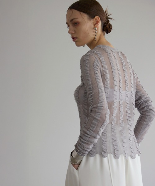 MIELI INVARIANT(ミエリインヴァリアント)の「Shirring Stripe Knit Tops(ニット/セーター・レディース・ブルーグレー/ブラック/クリーム・FREE)」の3枚目の写真