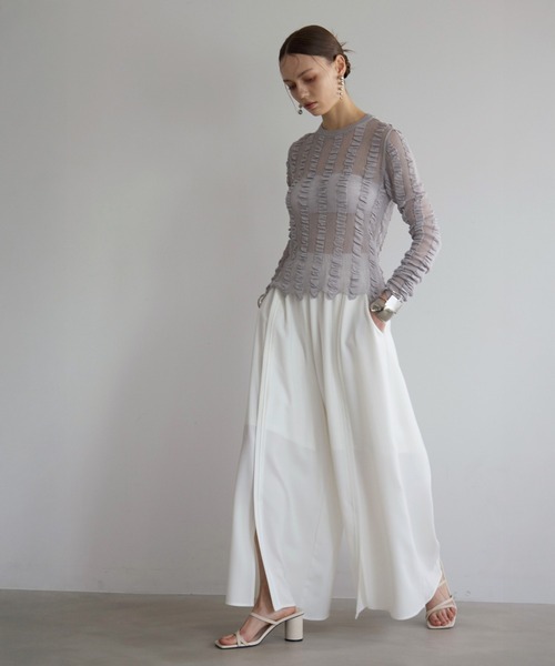 MIELI INVARIANT(ミエリインヴァリアント)の「Shirring Stripe Knit Tops(ニット/セーター・レディース・ブルーグレー/ブラック/クリーム・FREE)」の4枚目の写真